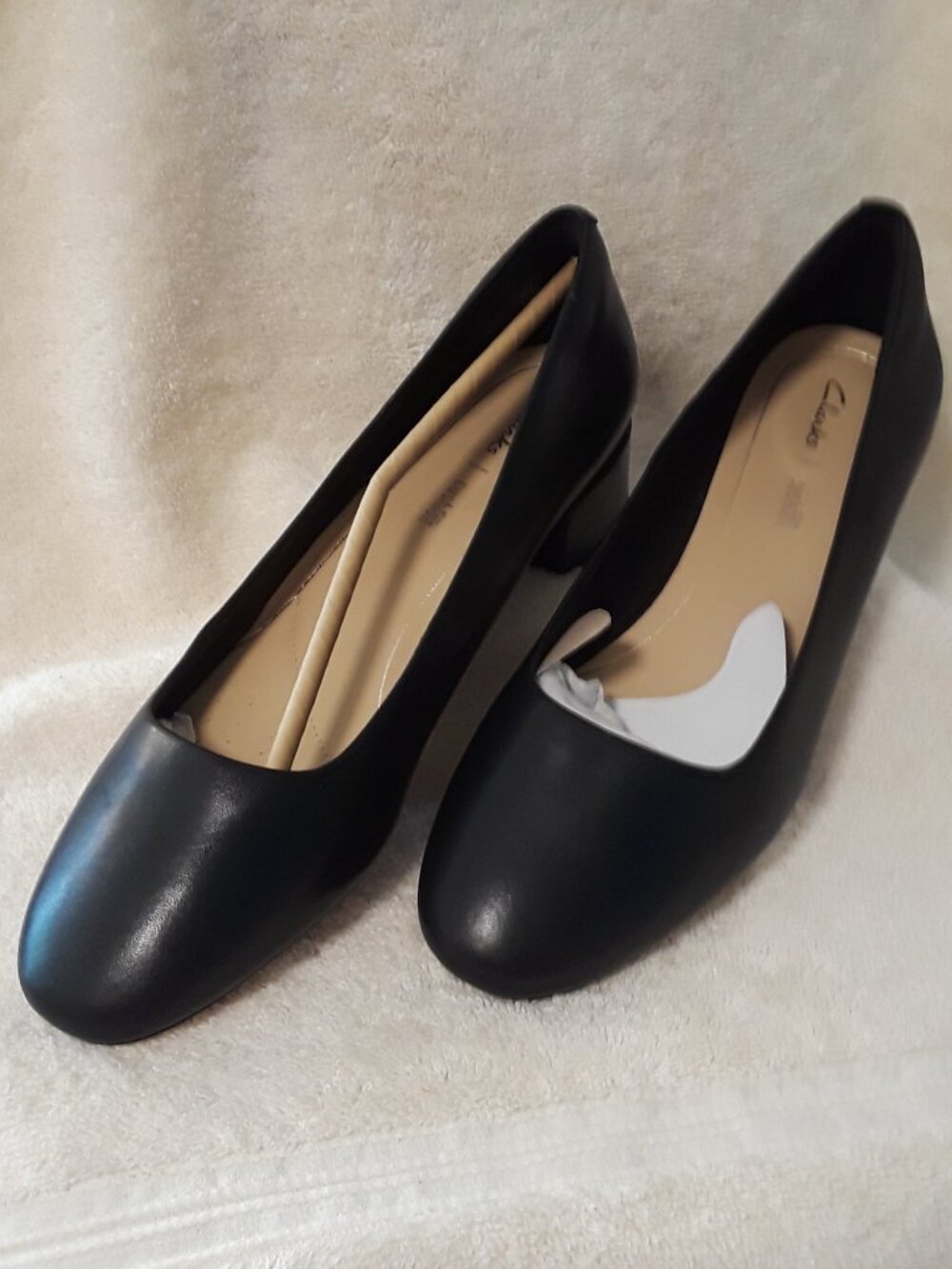 Clarks Orabella Alice Black Leather Pump NWOB Cushion Plus 8.5M Work 1.5in Heel - Picture 2 of 8